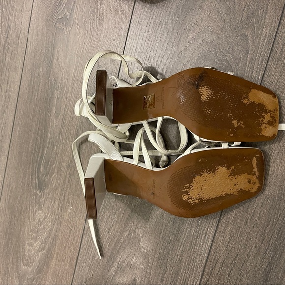 L’intervalle strappy white heels 🤍🦢🕊️ - Picture 7 of 8